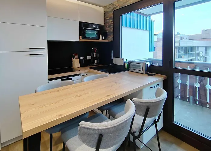 Cosy 4 Pers Renove Au Coeur De Avec Acces Aux Pistes - Fr-1-545-49 Val Thorens