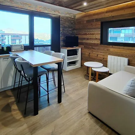 Cosy 4 Pers Renove Au Coeur De Avec Acces Aux Pistes - Fr-1-545-49 Apartment Val Thorens