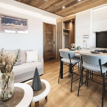 Cosy 4 Pers Rénové Au Cœur De Avec Accès Aux Pistes - Fr-1-545-49 * Val Thorens